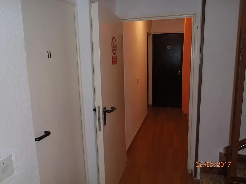 Hostal Oklahoma Reus Guest house